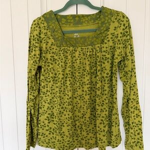 Green Leaf Patterned Columbia Women's long sleeved top